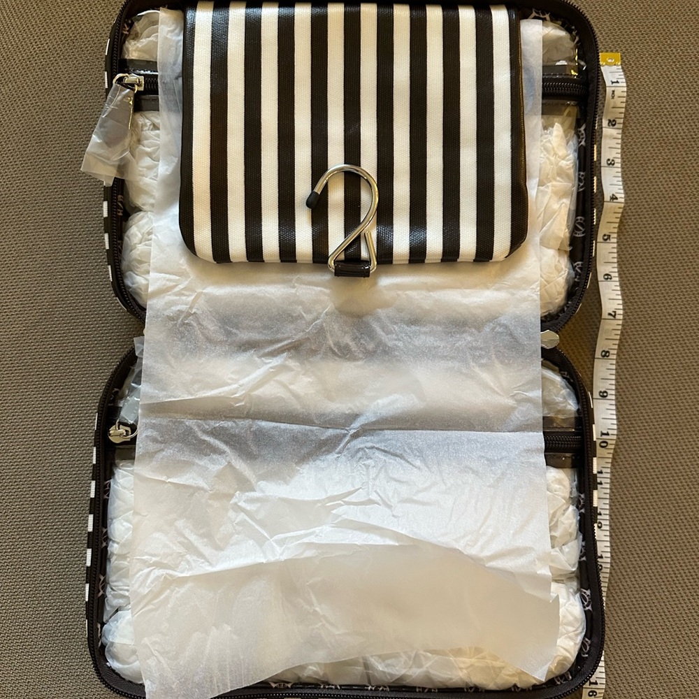 Henri Bendel Cosmetic Bag- New with tags